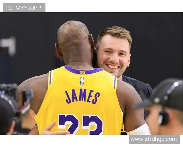 FIBA转发山寨球星合照引发热议大声喊出詹姆斯东契奇库里的名字