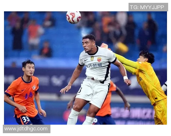 李新翔精彩穿裆过人后推射远角破门助海港4-2领先海牛