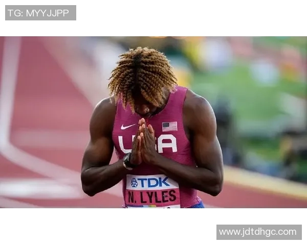 皮尔斯夜店偷瞄性感美女的紧张瞬间只需半秒钟的转头反应