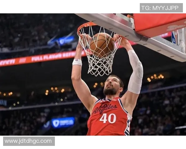 快船训练未取消哈登小卡祖巴茨等球员均在场上参与训练