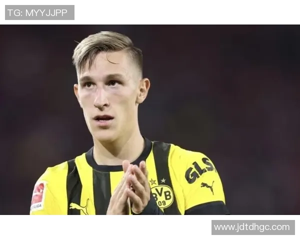 胡梅尔斯盛赞施洛特贝克称其为顶级中后卫具备在任何球队踢球的实力