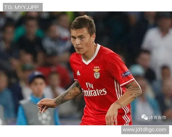 阿贾克斯寻求租借弗雷德与费内巴切展开谈判