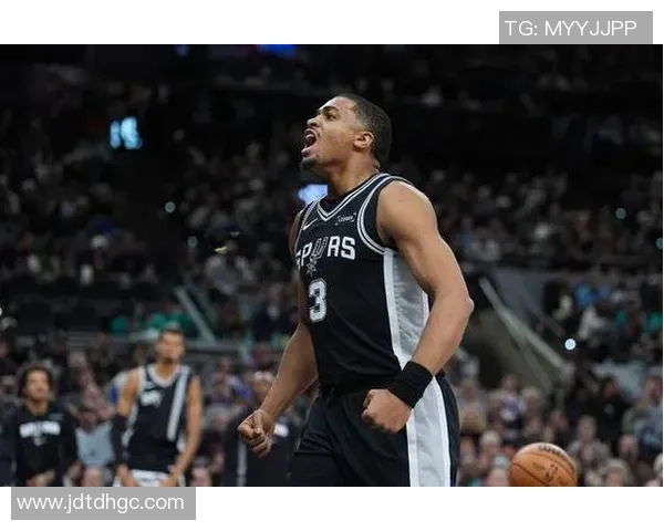 凯尔登约翰逊表现惊艳12投9中三分球命中率高效砍下25分7篮板